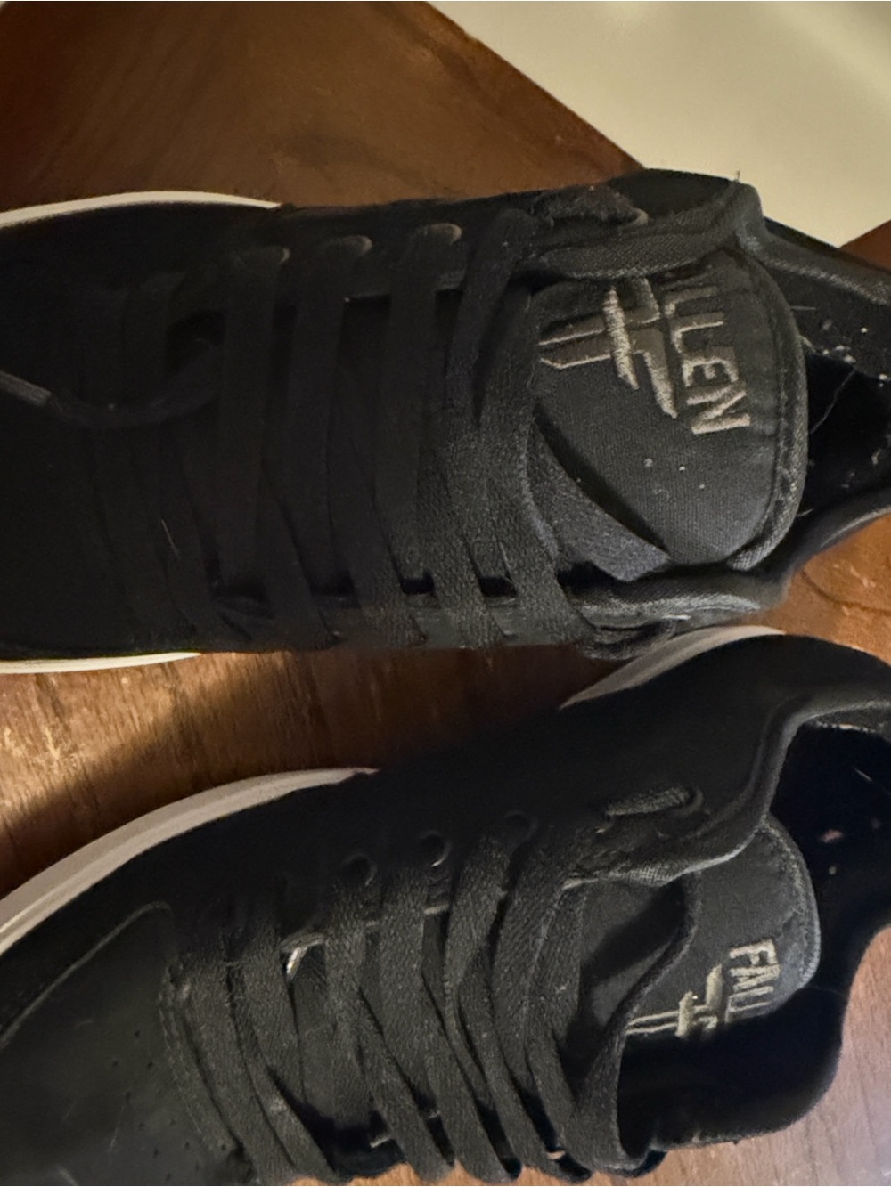 Black Men’s Low-Top Casual Sneakers